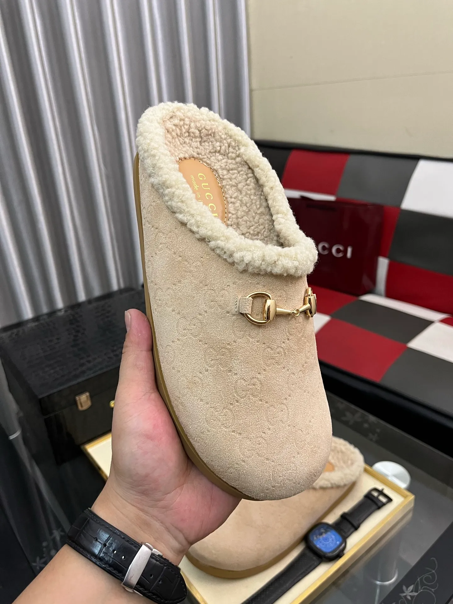Men's shoes 💰400⌚️⌚️Gucci plush slippers GUCCI. Gucci women's real hair half-slippers Italian top cowhide Imported top quality leather water-dyed cowhide lining Original bronze gold horsebit Italian cowhide outsole Size: 35−442️⃣Colors available